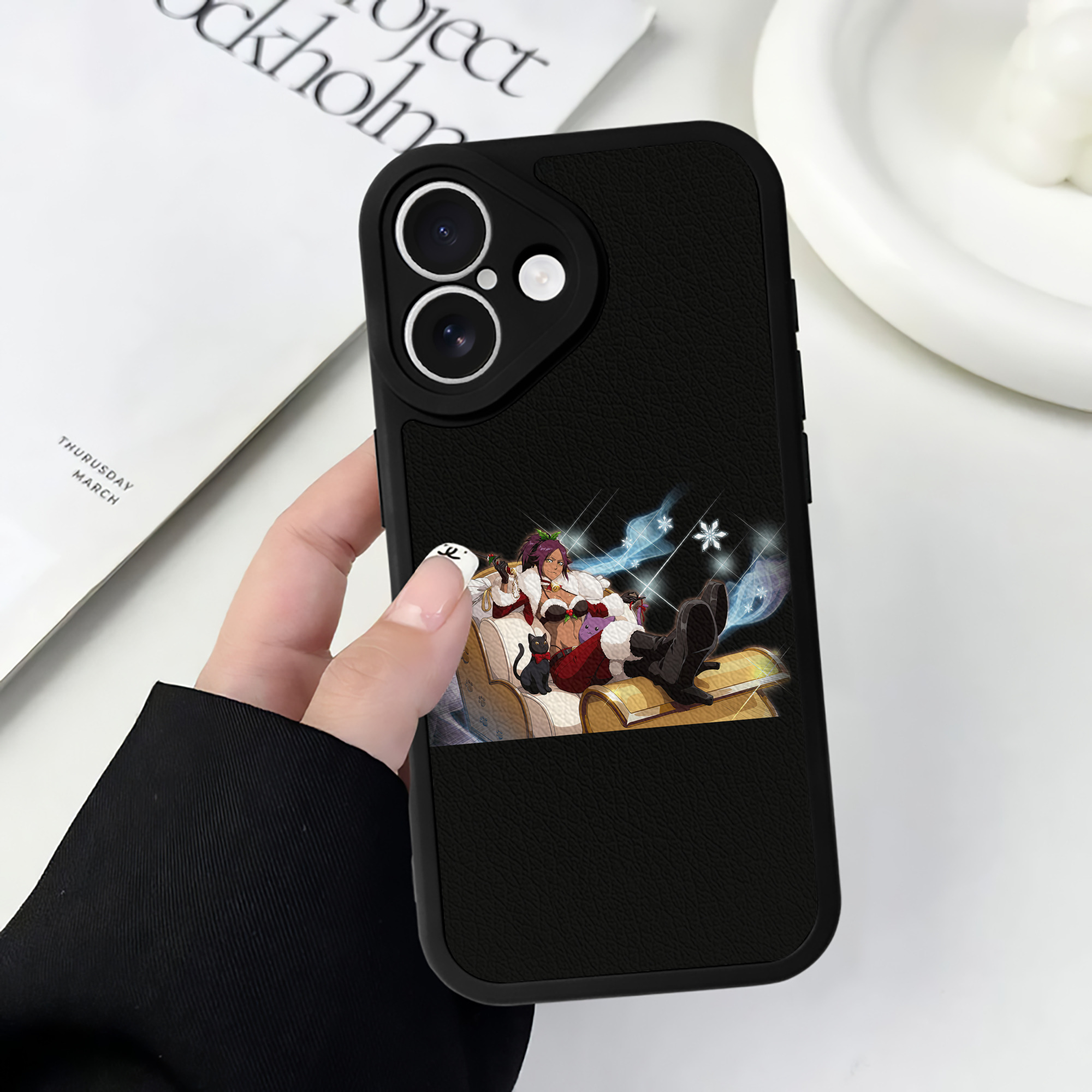 （画像用） ブリーチ 四楓院 夜一（しほういん よるいち） BLEACH Shihouin Yoruichi 【iPhone 16シリーズ対応】シリコンスマホケース（レザー調） 材質：シリコン